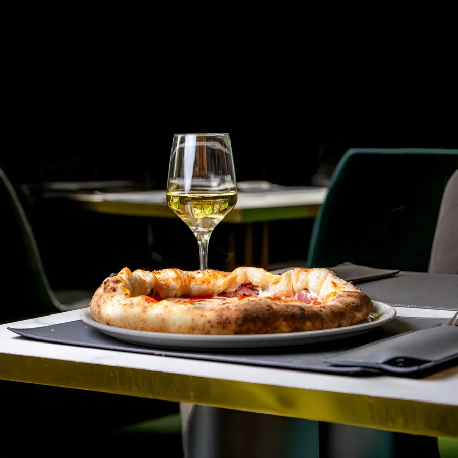Pizza Pizza Gourmet — Huîtres Fumées, Jabugo, Caviar